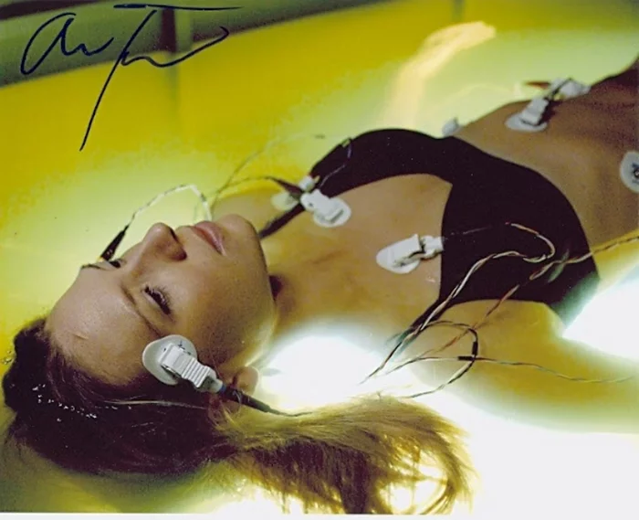 Anna Torv autograph