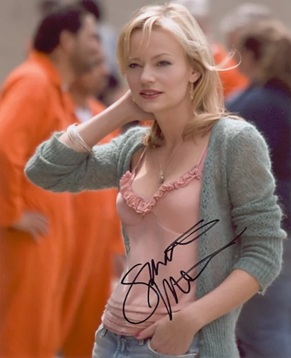 Samantha Mathis autograph