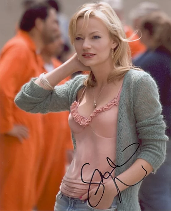 Samantha Mathis autograph