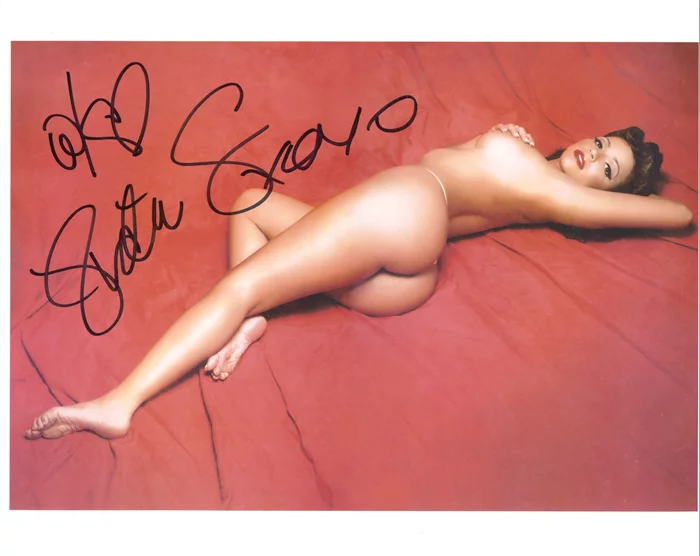 Vida Guerra autograph