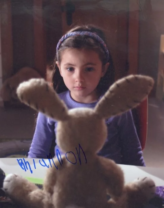 Rhiannon Leigh Wryn autograph