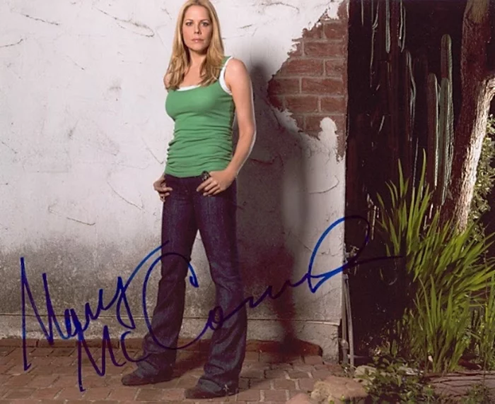 Mary McCormack autograph
