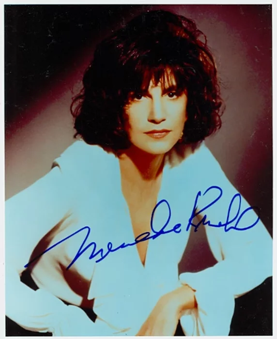 Mercedes Ruehl autograph