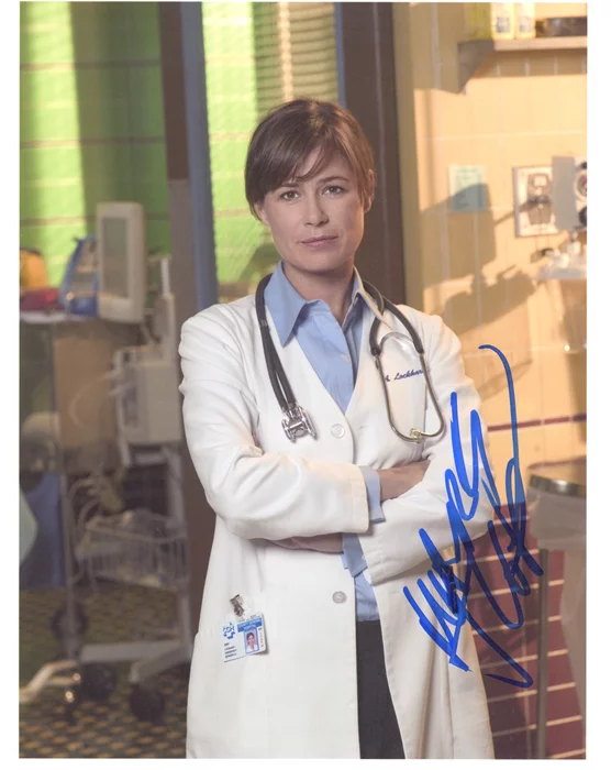 Maura Tierney autograph