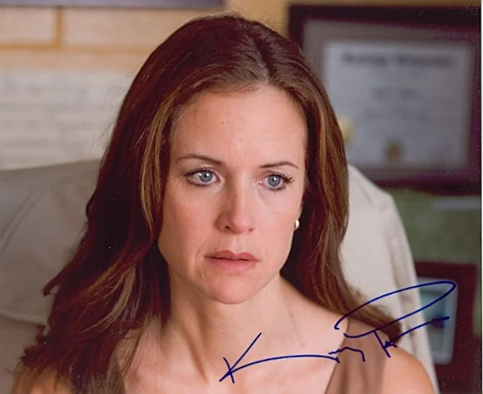 Kelly Preston autograph