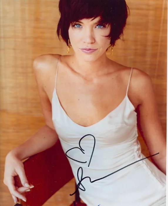 Ashley Scott autograph