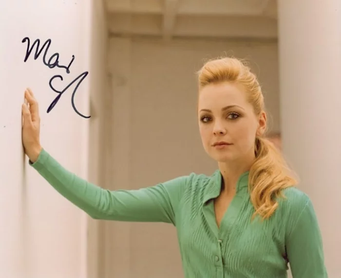 Marisa Coughlan autograph