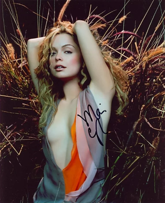 Marisa Coughlan autograph
