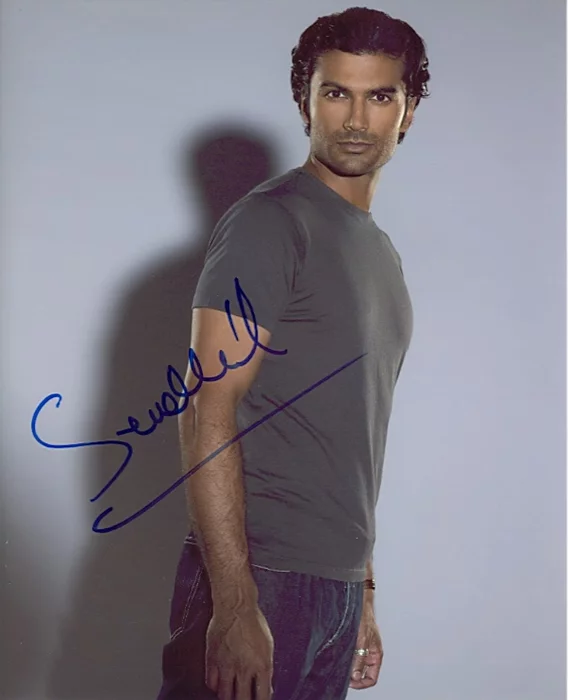 Sendhil Ramamurthy autograph