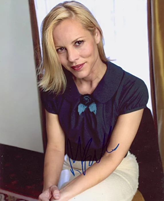 Maria Bello autograph