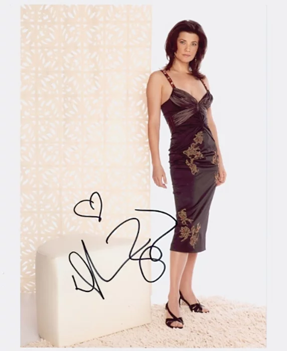 Daphne Zuniga autograph