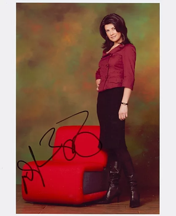 Daphne Zuniga autograph