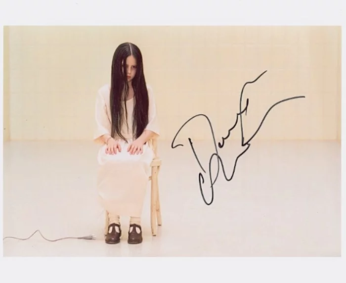 Daveigh Chase autograph