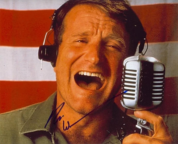 Robin Williams autograph