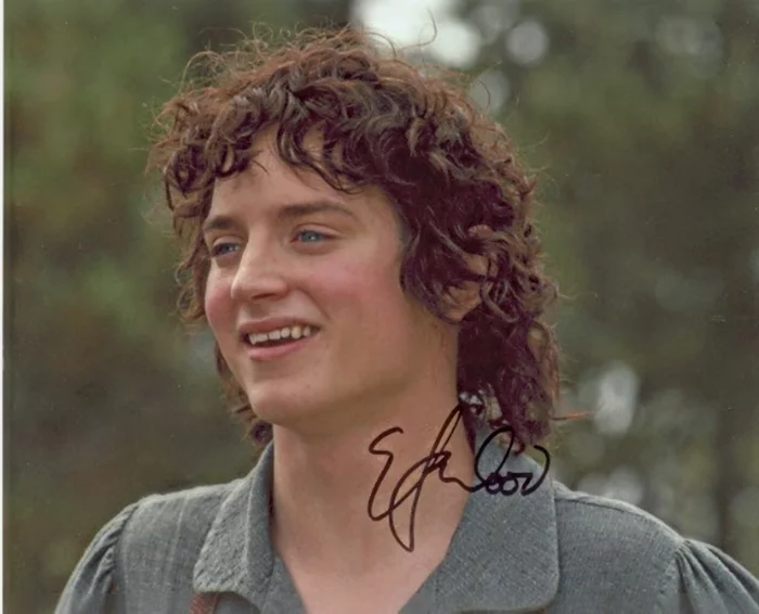 Elijah Wood autograph