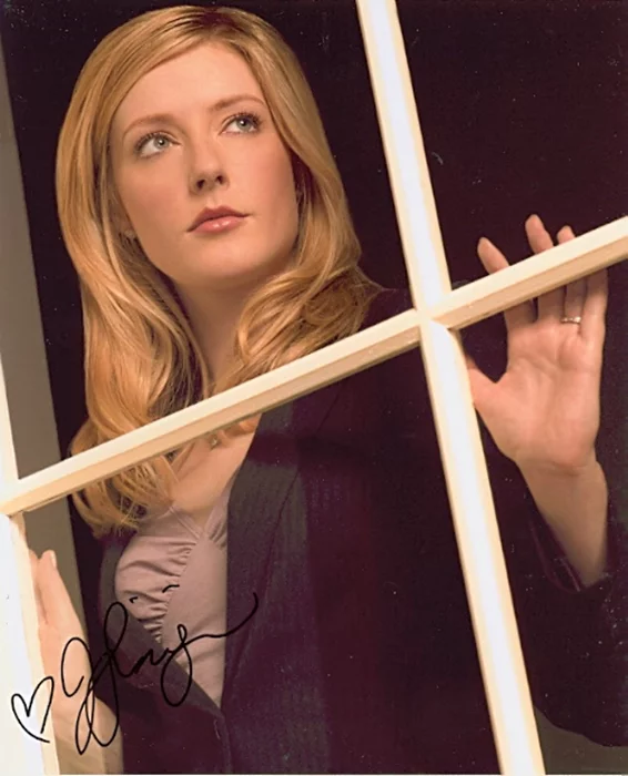 Jennifer Finnigan autograph