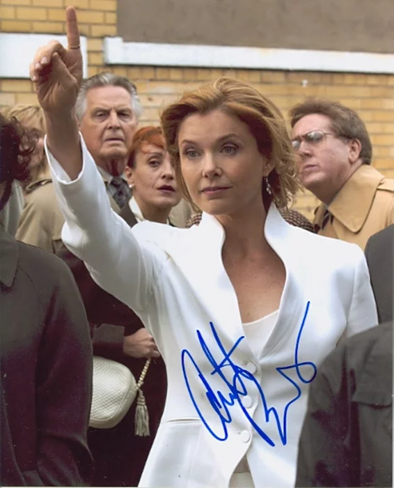 Annette Bening autograph