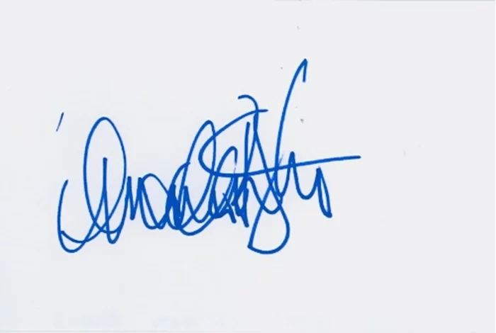 Amanda Righetti autograph