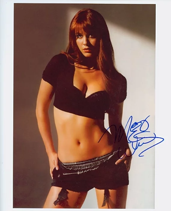 Mary Elizabeth Winstead autograph