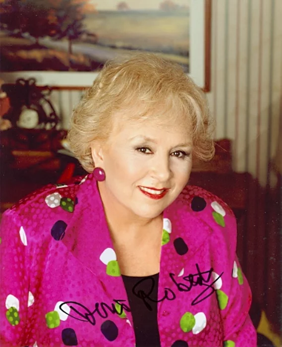 Doris Roberts autograph