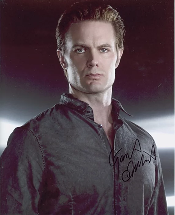 Garret Dillahunt autograph