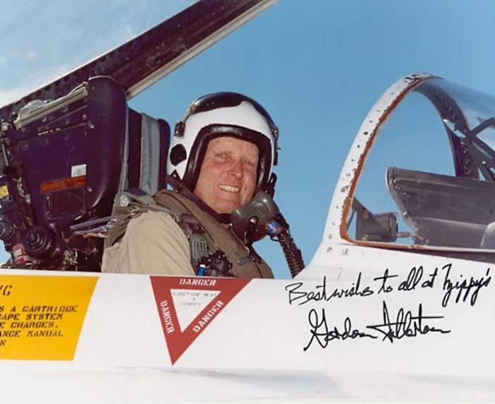 Gordon Fullerton autograph