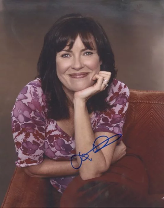 Lisa Darr autograph
