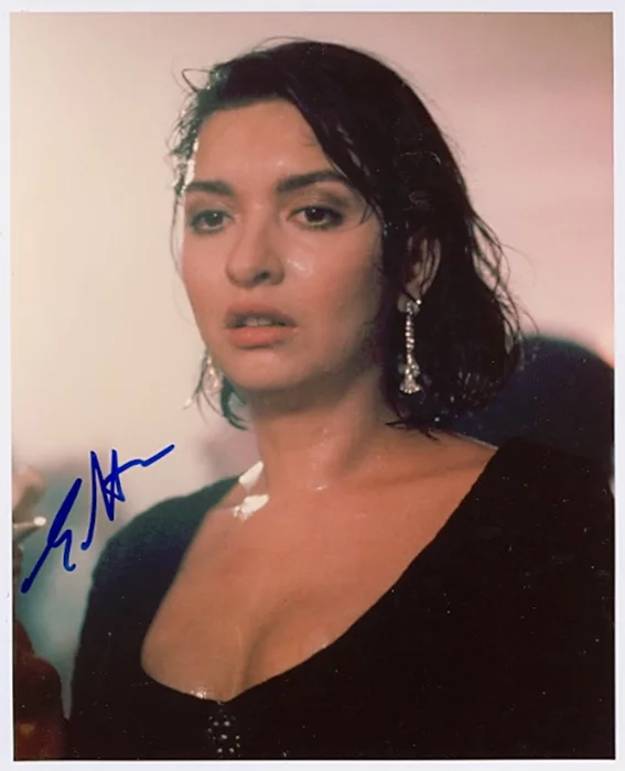 Elizabeth Pena autograph