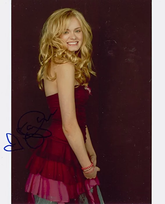 Sara Paxton autograph