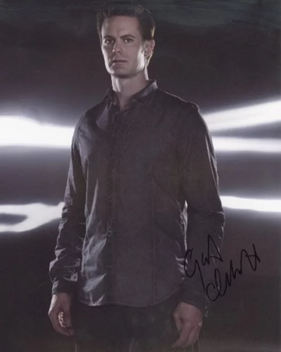 Garret Dillahunt autograph