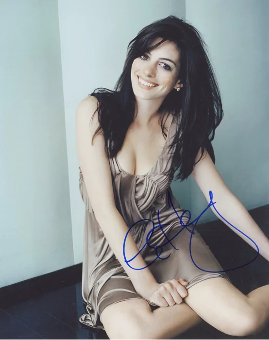 Anne Hathaway autograph