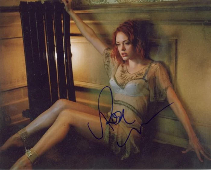 Rose McGowan autograph