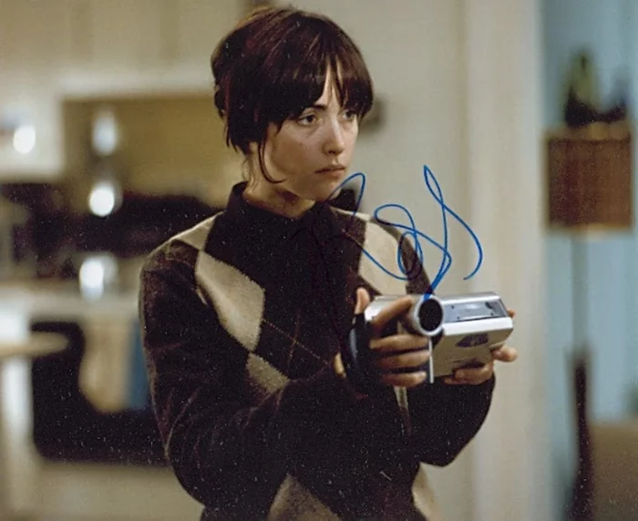 Rose Byrne autograph