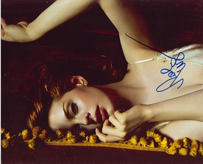 Rose McGowan autograph