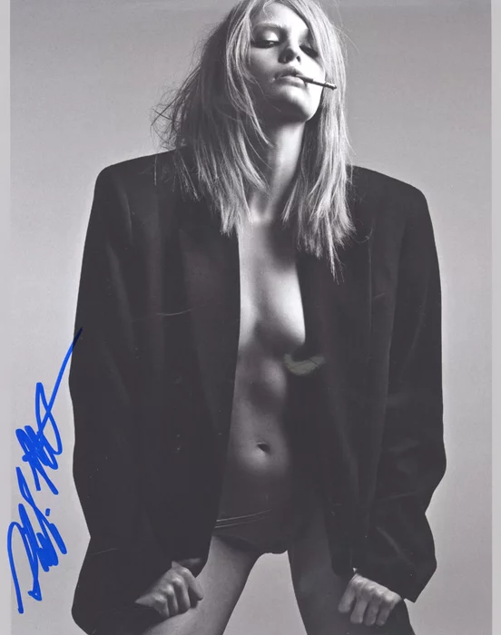 Heidi Mount autograph