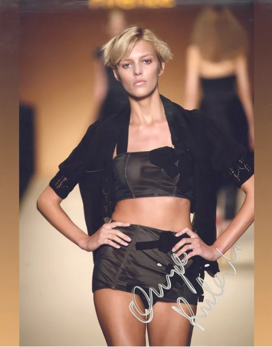 Anja Rubik autograph