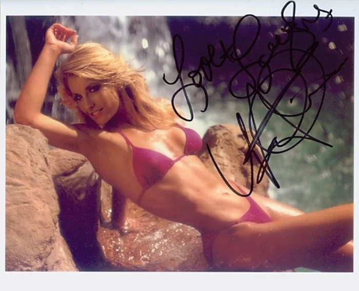 Heather Thomas autograph