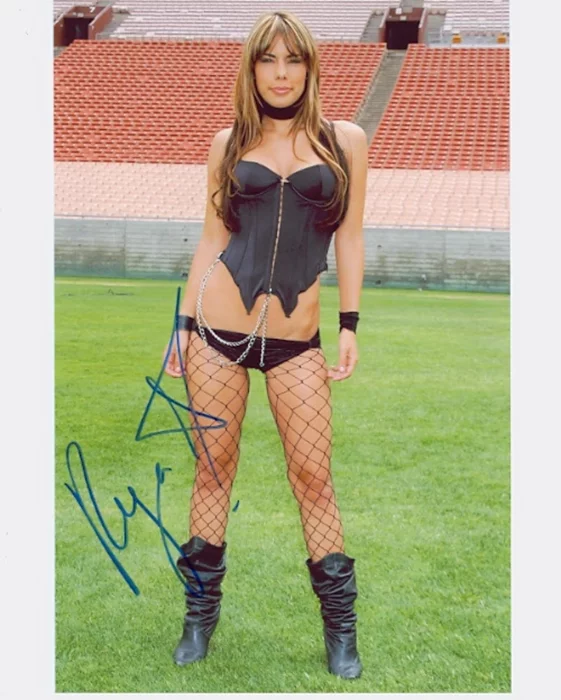 Ryan Starr autograph