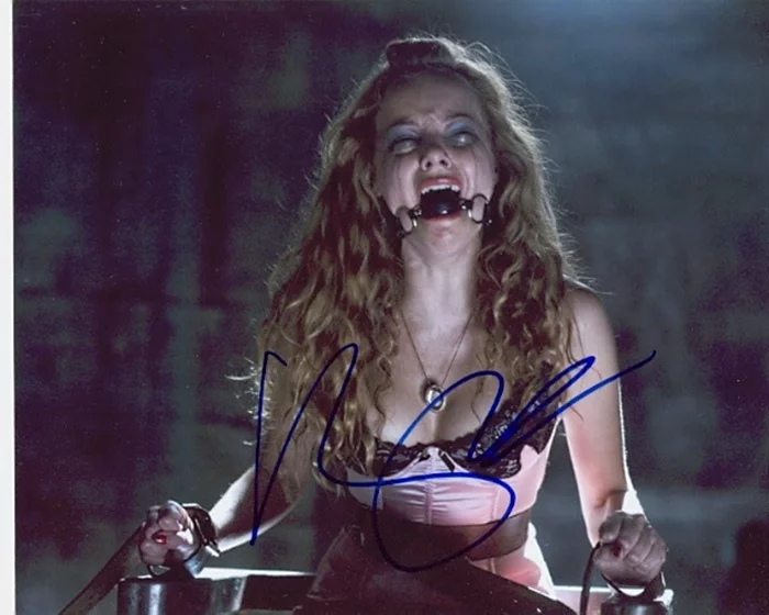 Bijou Phillips autograph