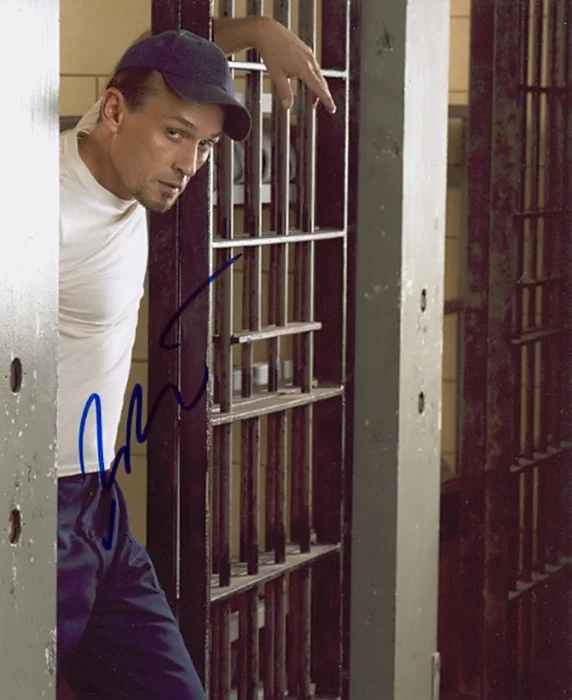 Robert Knepper autograph