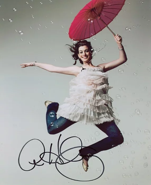 Anne Hathaway autograph