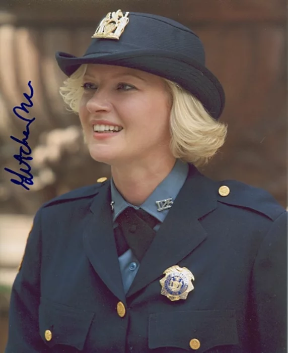 Gretchen Mol autograph
