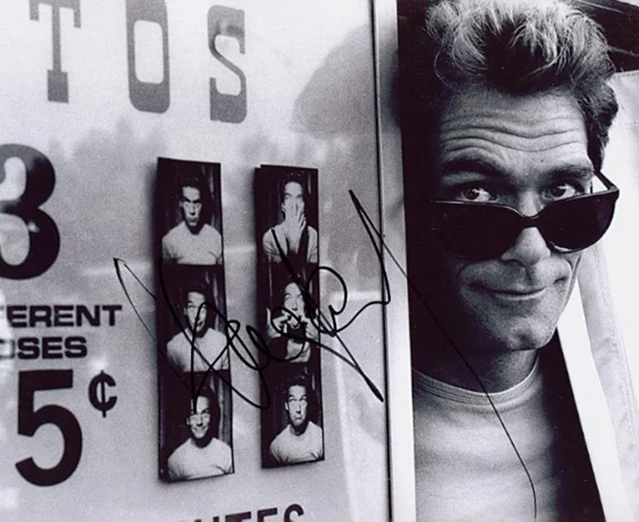 Huey Lewis autograph