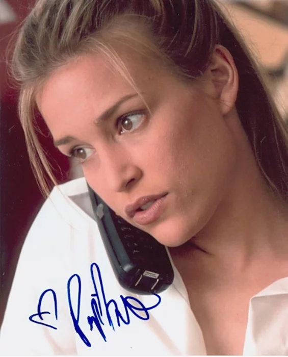 Piper Perabo autograph