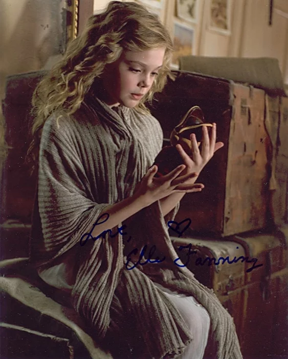 Elle Fanning autograph