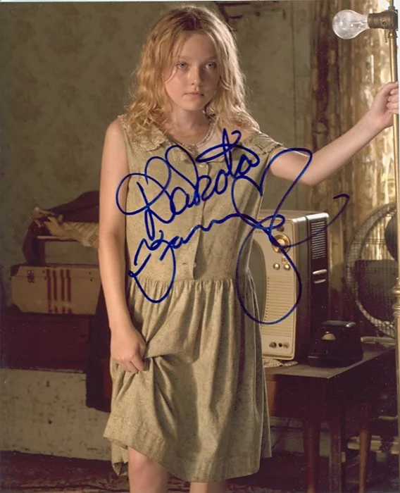 Dakota Fanning autograph