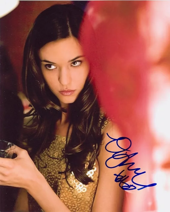 Olivia Thirlby autograph