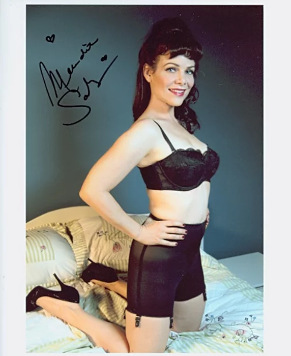 Meredith Salenger autograph