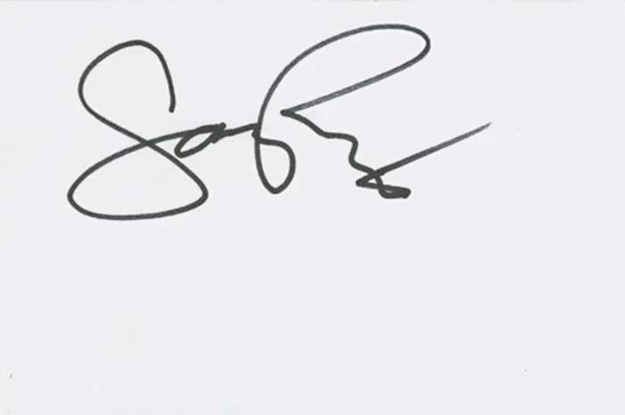 Sara Paxton autograph