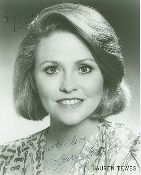 Lauren Tewes autograph